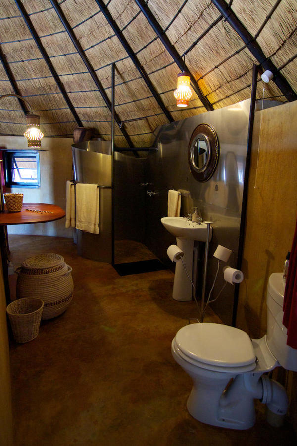 Ongula Village Homestead Lodge Omupumba エクステリア 写真