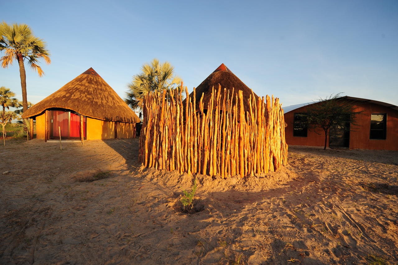 Ongula Village Homestead Lodge Omupumba エクステリア 写真