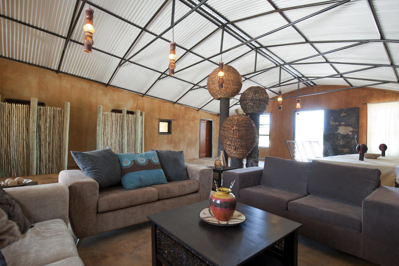 Ongula Village Homestead Lodge Omupumba エクステリア 写真