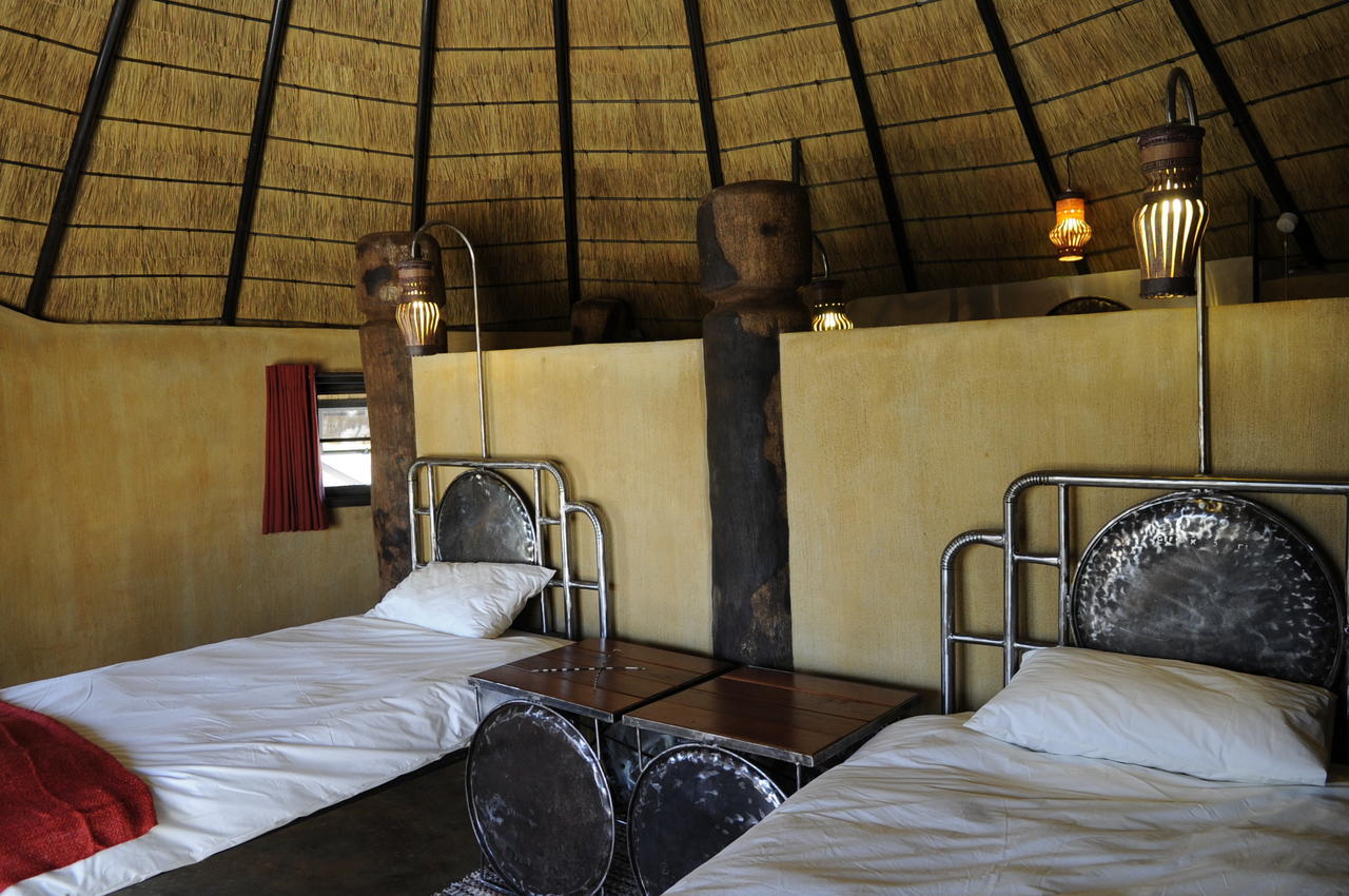 Ongula Village Homestead Lodge Omupumba エクステリア 写真